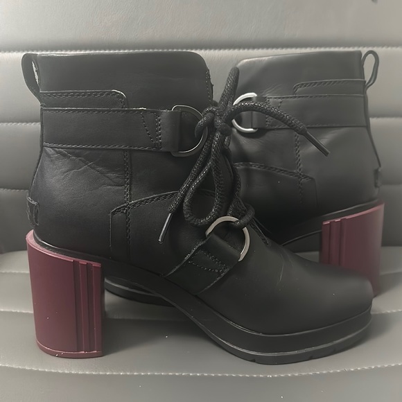 Sorel Margo Low Lace Ankle Boot Size 8.5 Red Heel - Picture 1 of 10